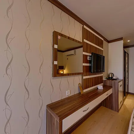 Otel Risus Side